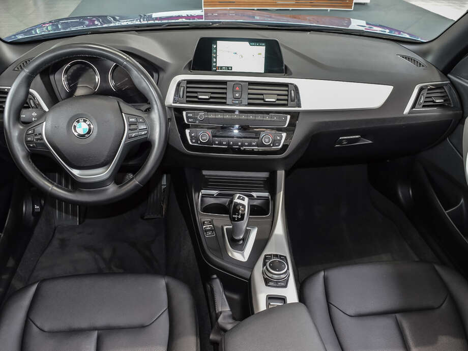BMW 218i (Bild 9/15)