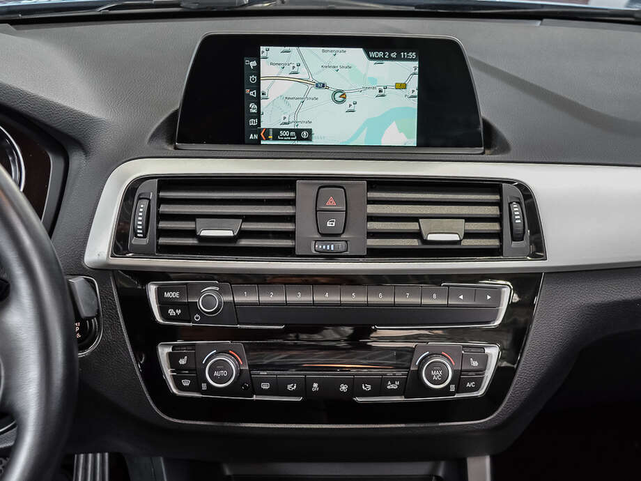 BMW 218i (Bild 11/15)