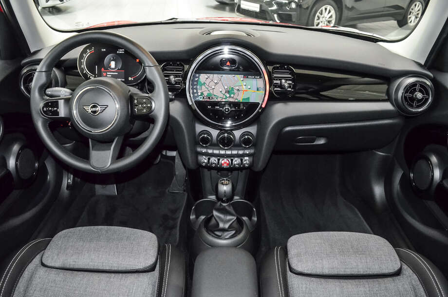 MINI Cooper (Bild 9/18)