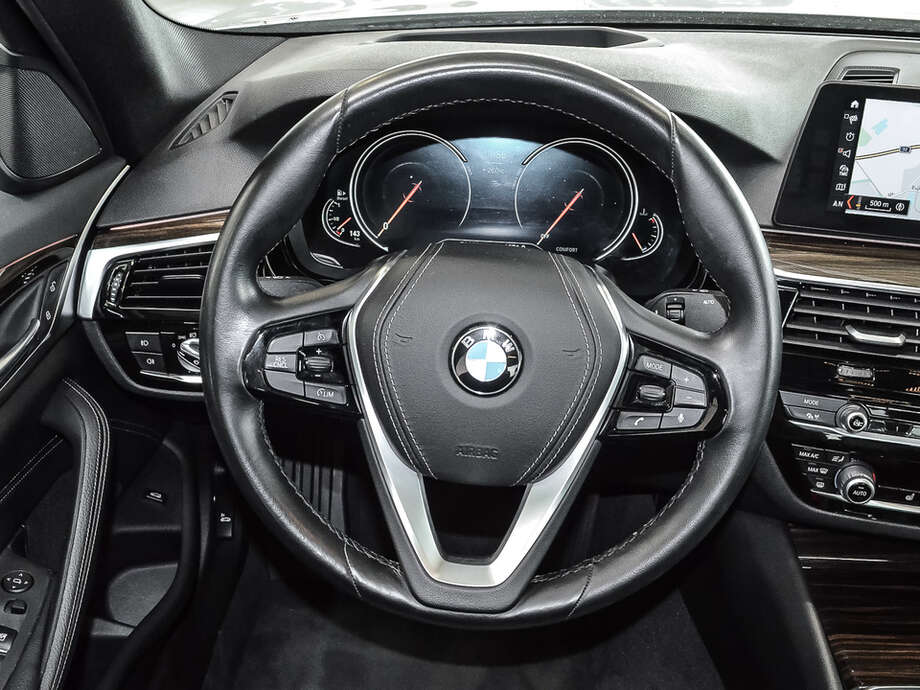 BMW 540d xDrive (Bild 10/18)