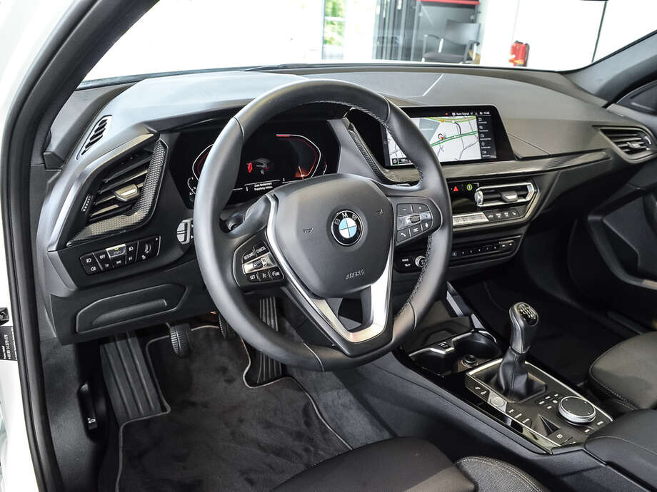 BMW 118i (Bild 9/18)