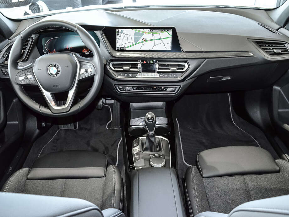 BMW 118i (Bild 10/18)