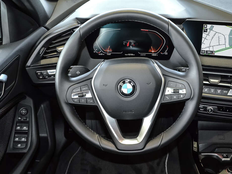 BMW 118i (Bild 11/18)
