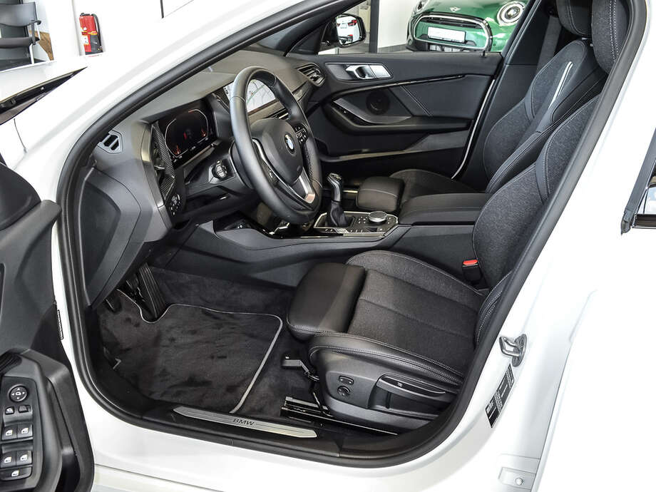 BMW 118i (Bild 15/18)