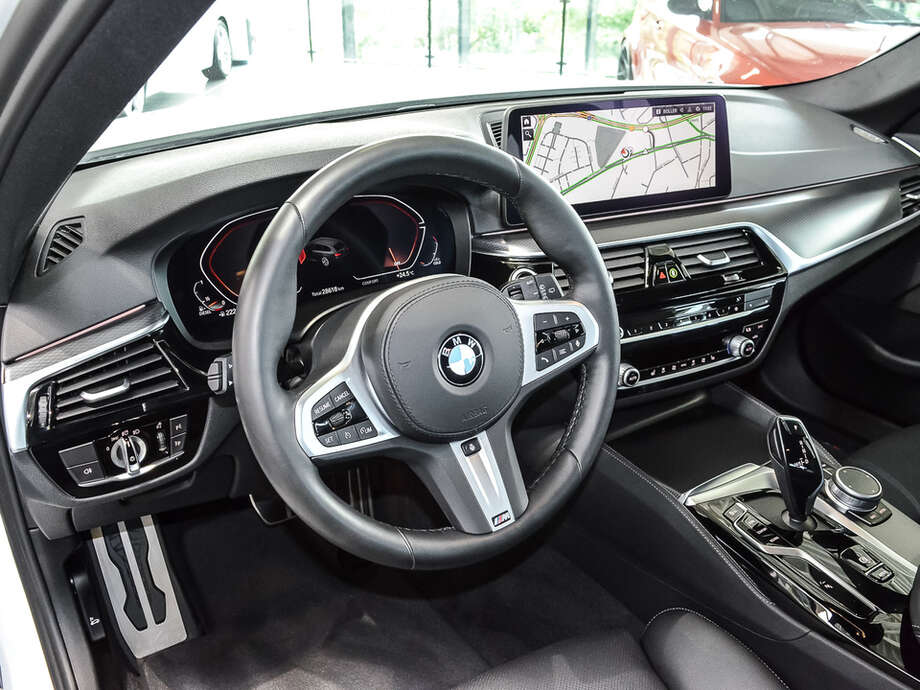 BMW 520d xDrive (Bild 8/17)