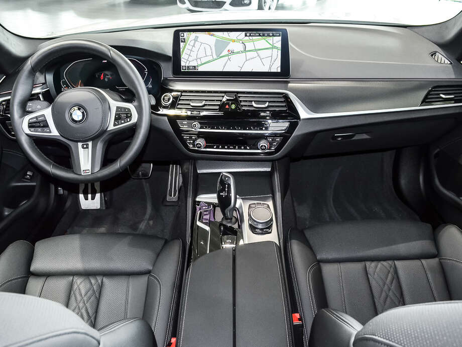 BMW 520d xDrive (Bild 9/17)