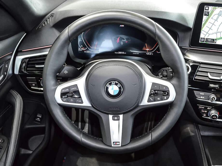 BMW 520d xDrive (Bild 10/17)