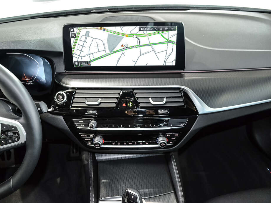BMW 520d xDrive (Bild 11/17)