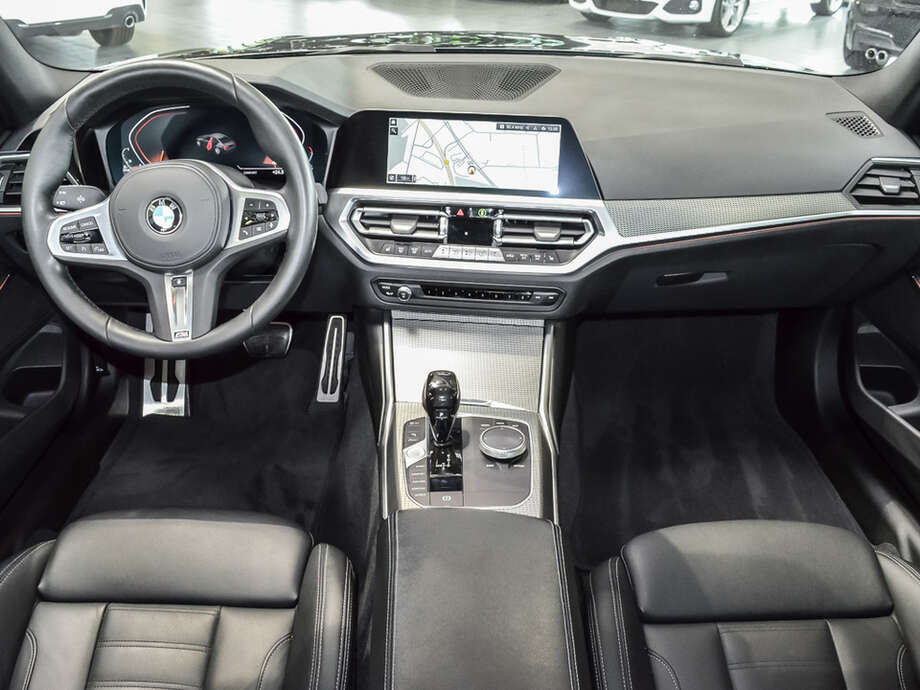 BMW 320d (Bild 8/19)