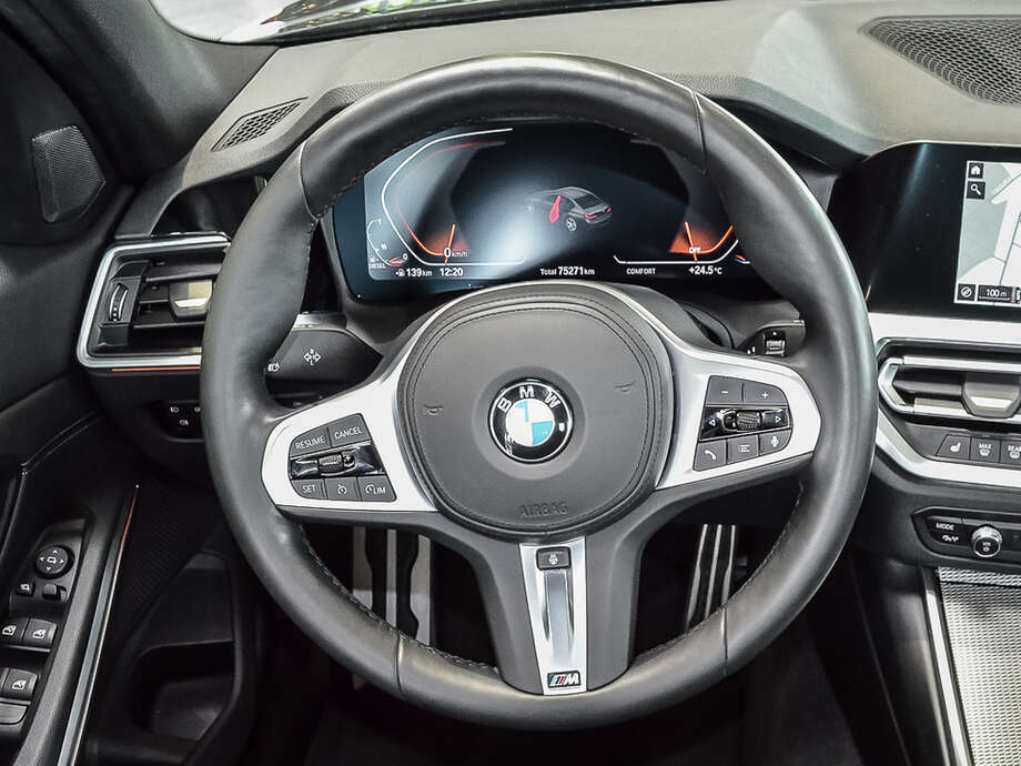 BMW 320d (Bild 9/19)