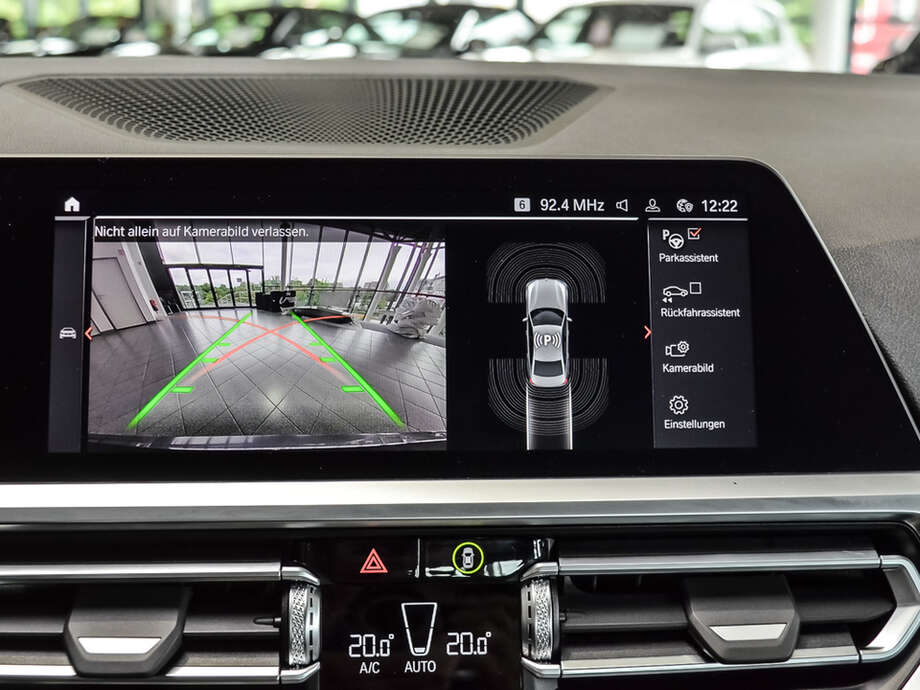 BMW 320d (Bild 11/19)