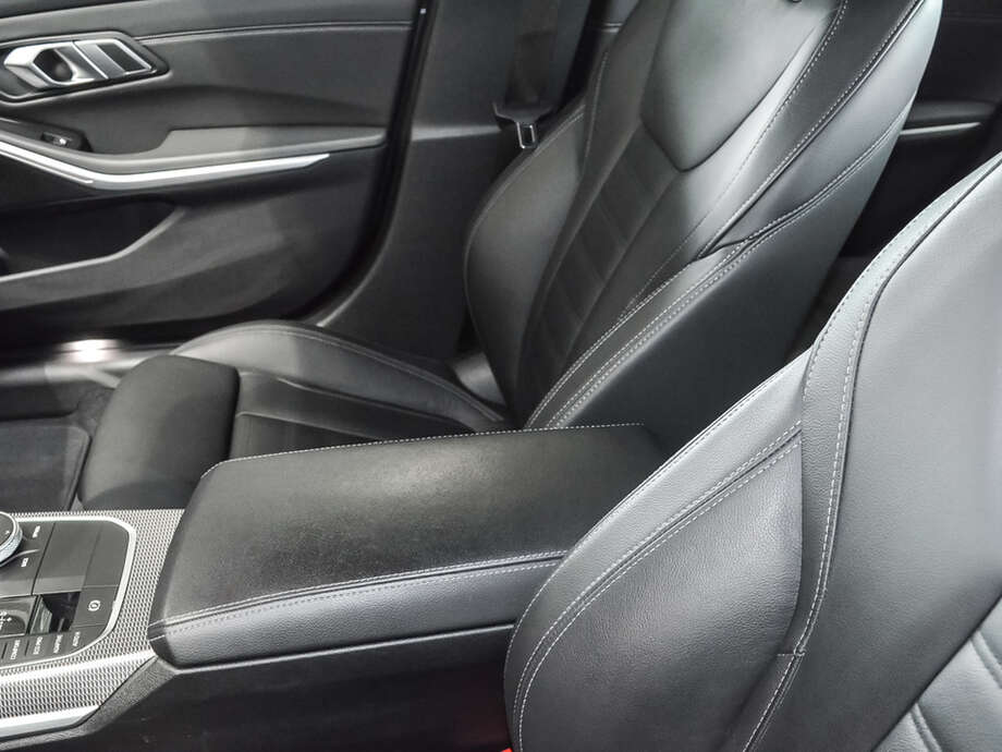 BMW 320d (Bild 14/19)