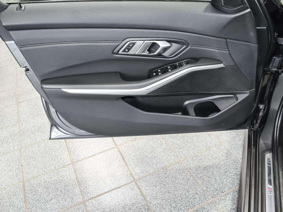 BMW 320d (Bild 17/19)