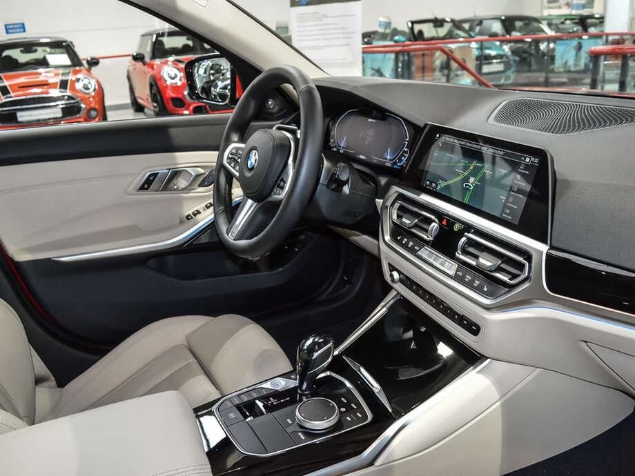 BMW 330e (Bild 7/21)