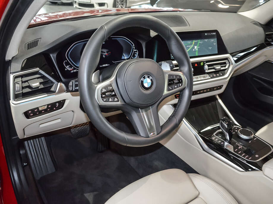 BMW 330e (Bild 8/21)