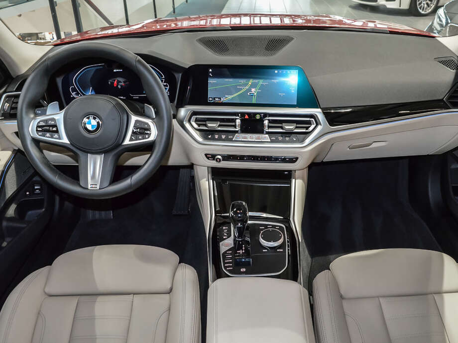 BMW 330e (Bild 9/21)