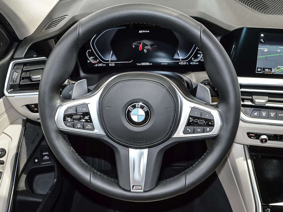 BMW 330e (Bild 10/21)