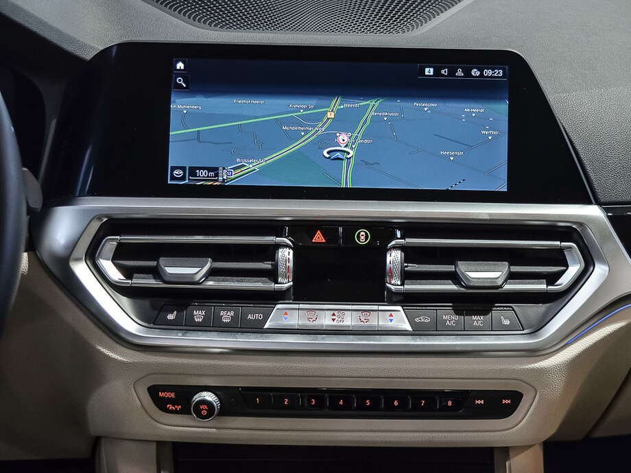BMW 330e (Bild 11/21)