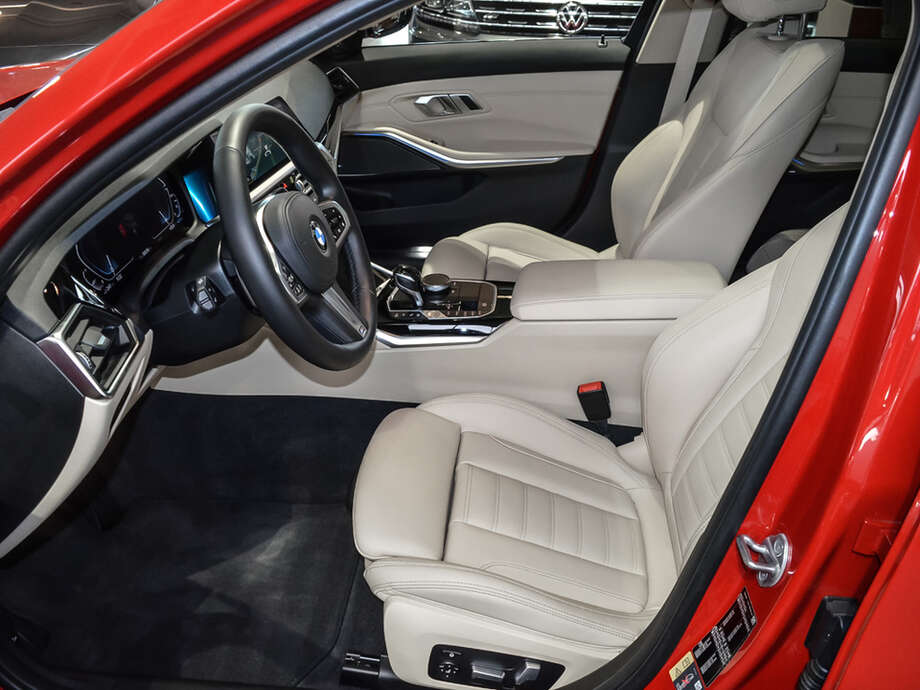 BMW 330e (Bild 15/21)