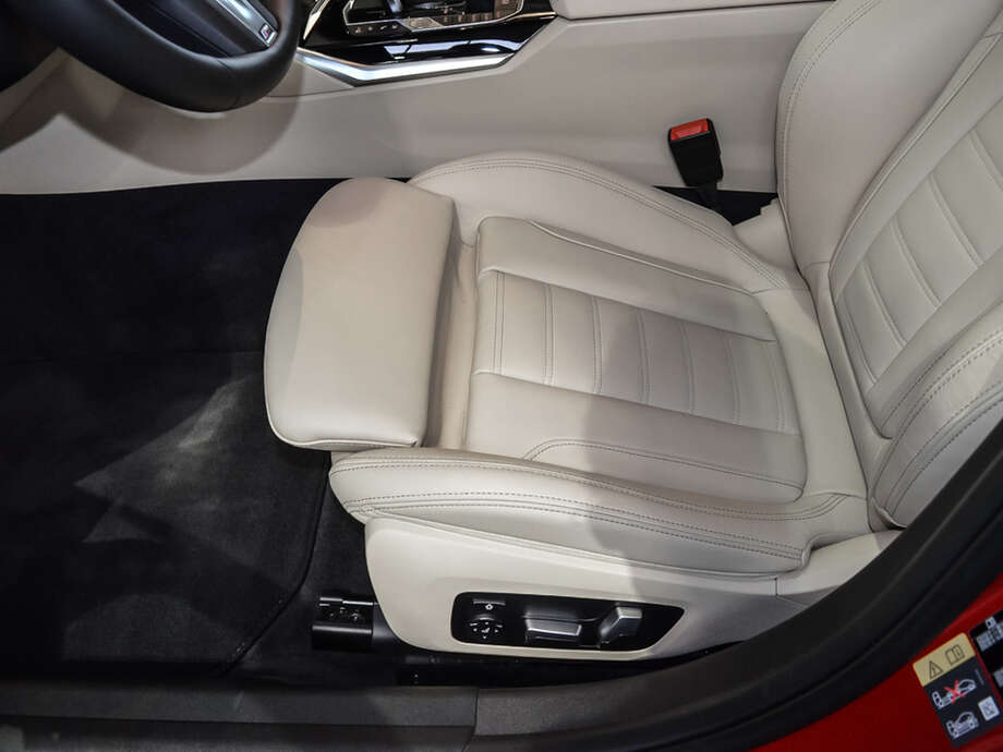 BMW 330e (Bild 16/21)