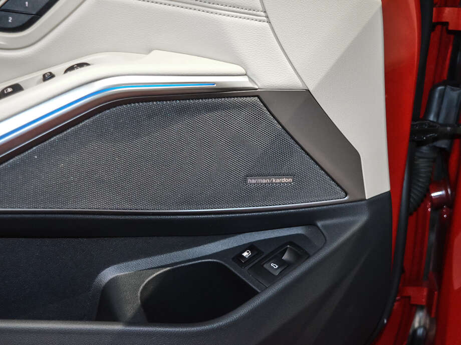 BMW 330e (Bild 18/21)