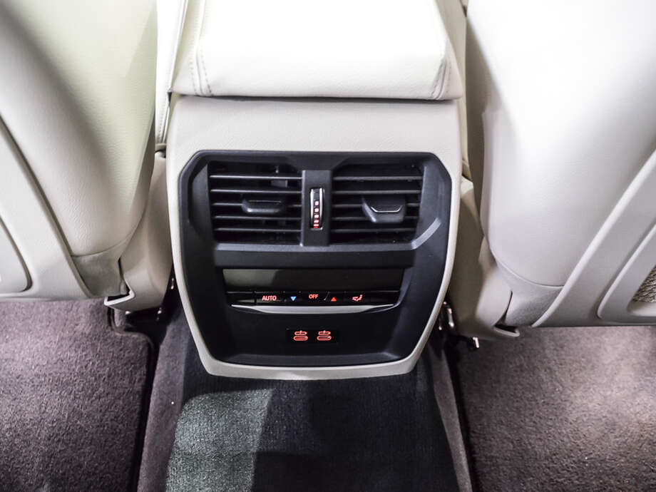 BMW 330e (Bild 20/21)