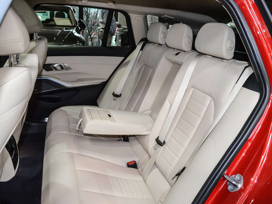 BMW 330e (Bild 21/21)