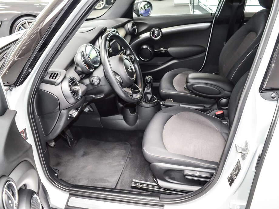 MINI Cooper (Bild 15/17)