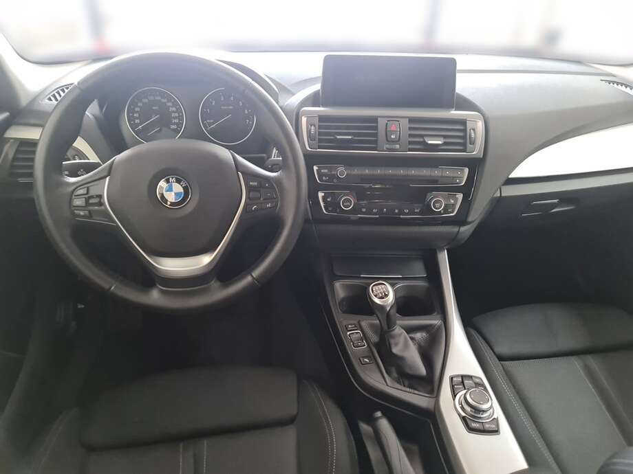 BMW 118i (Bild 11/24)