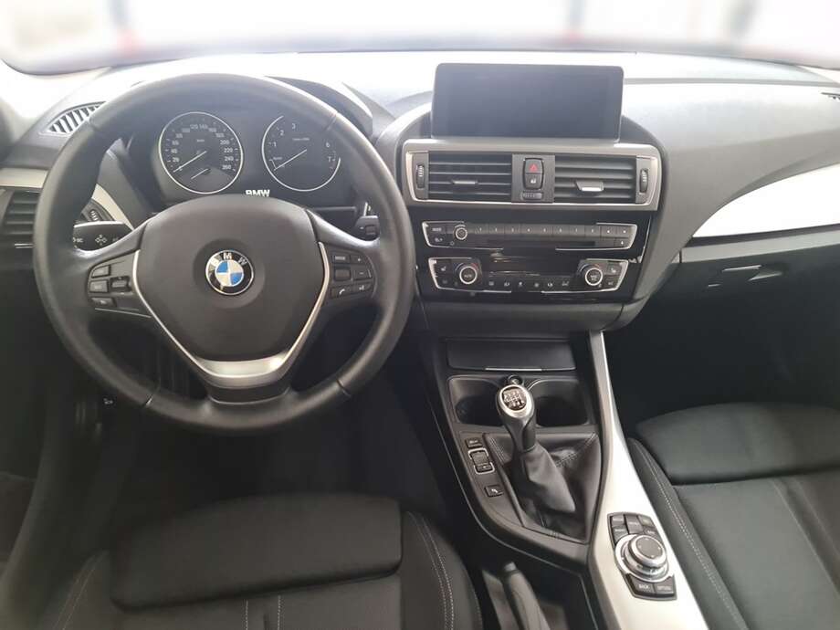 BMW 118i (Bild 12/24)