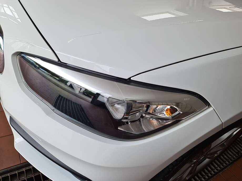 BMW 118i (Bild 8/24)