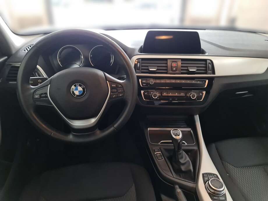 BMW 118i (Bild 11/24)