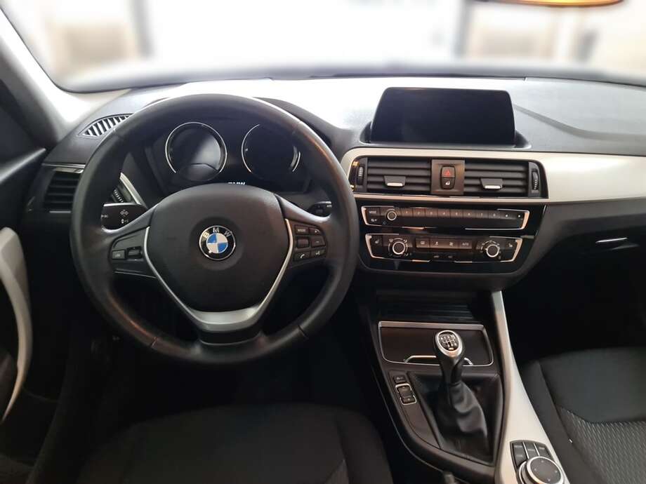 BMW 118i (Bild 12/24)