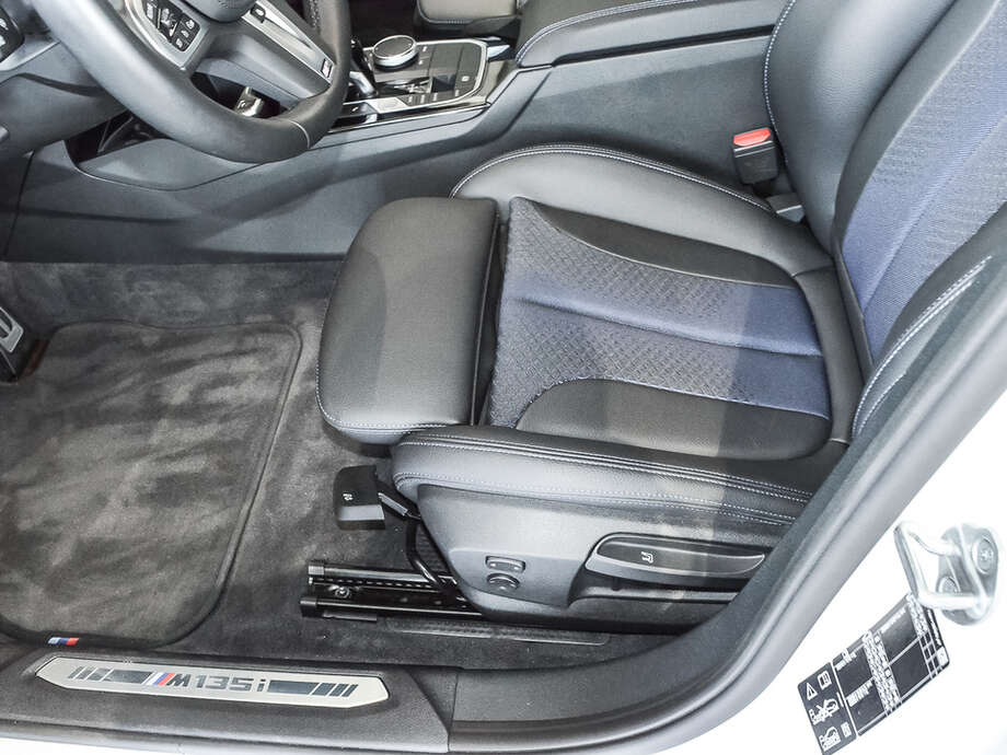 BMW M135i (Bild 14/18)