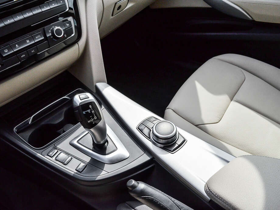 BMW 320i Gran Turismo Advantage Automatic (Bild 12/16)