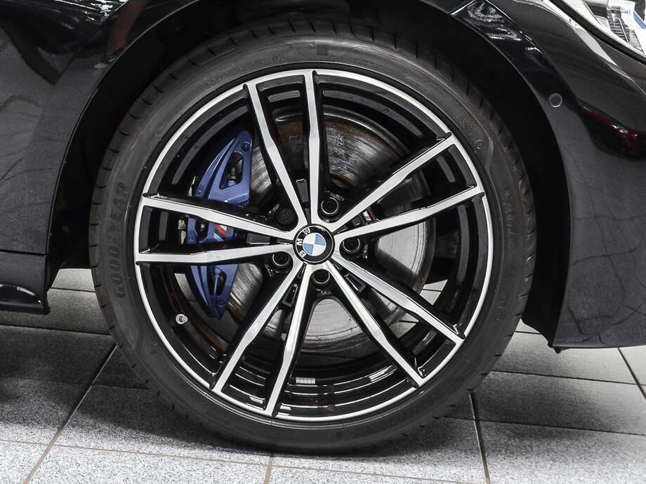 BMW 330e (Bild 6/21)