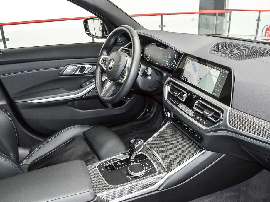 BMW 330e (Bild 7/21)