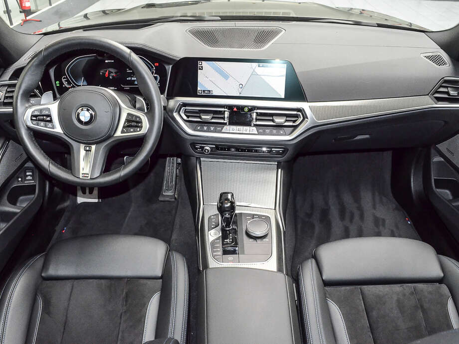 BMW 330e (Bild 9/21)