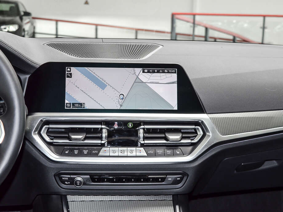 BMW 330e (Bild 11/21)