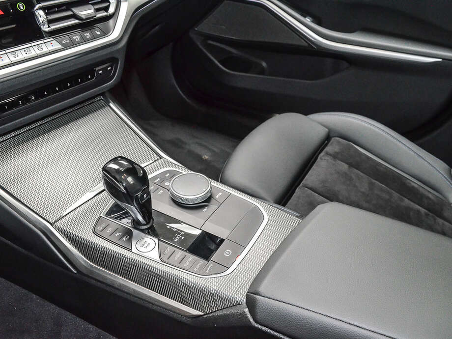BMW 330e (Bild 13/21)