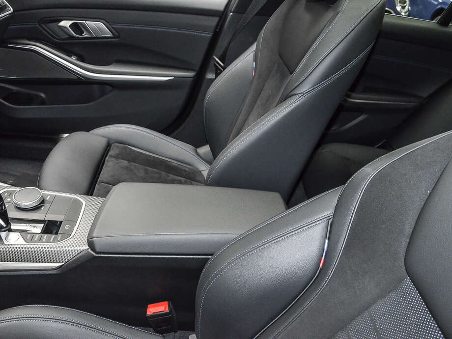 BMW 330e (Bild 14/21)
