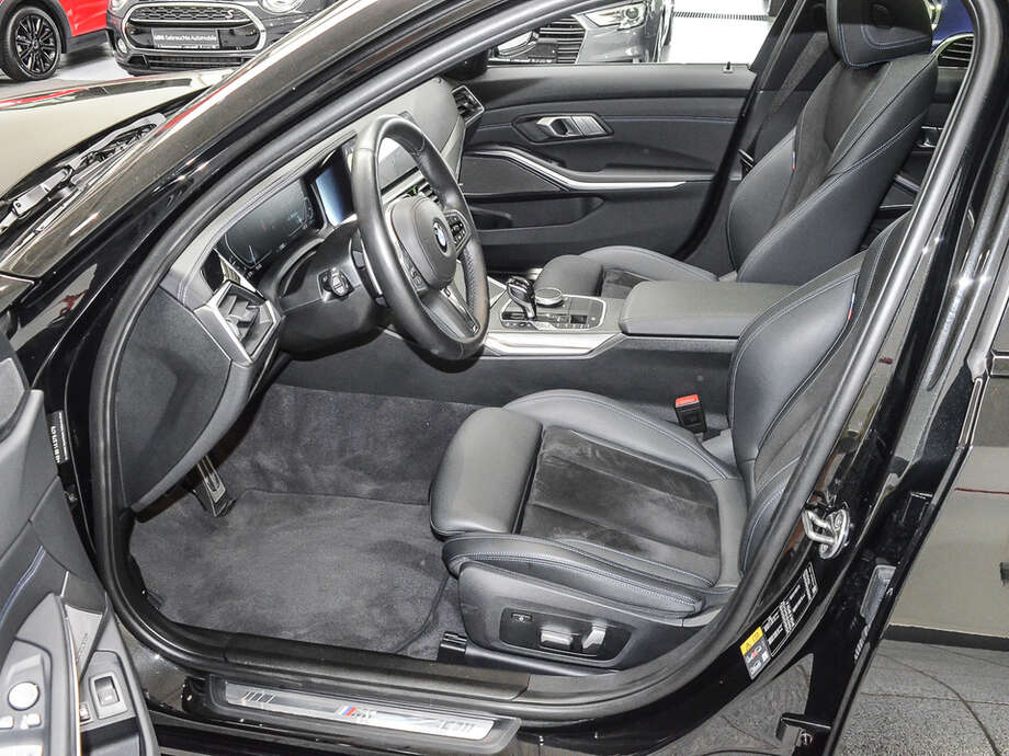 BMW 330e (Bild 15/21)
