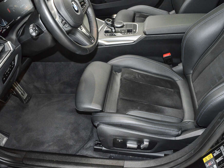 BMW 330e (Bild 16/21)