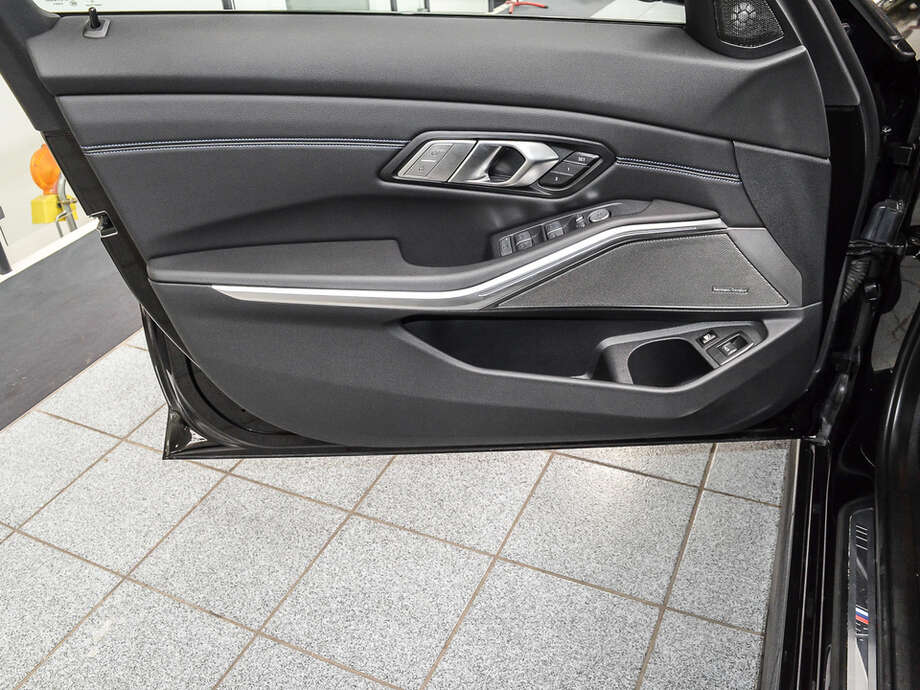 BMW 330e (Bild 17/21)