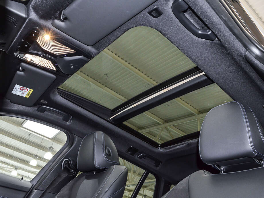 BMW 330e (Bild 19/21)