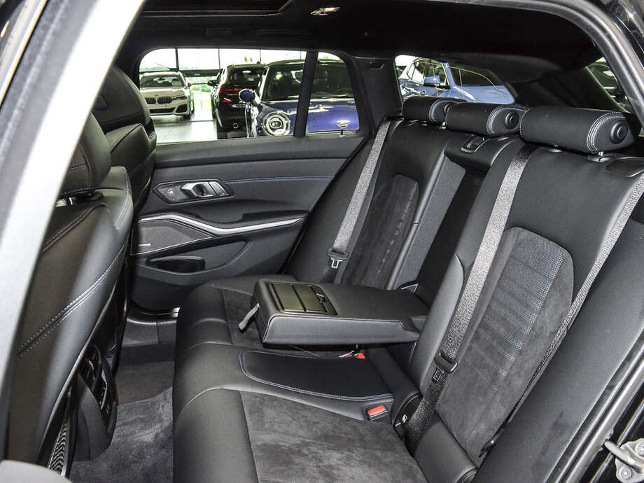 BMW 330e (Bild 21/21)