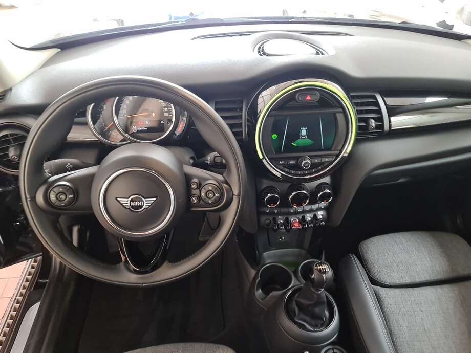 MINI Cooper (Bild 21/22)