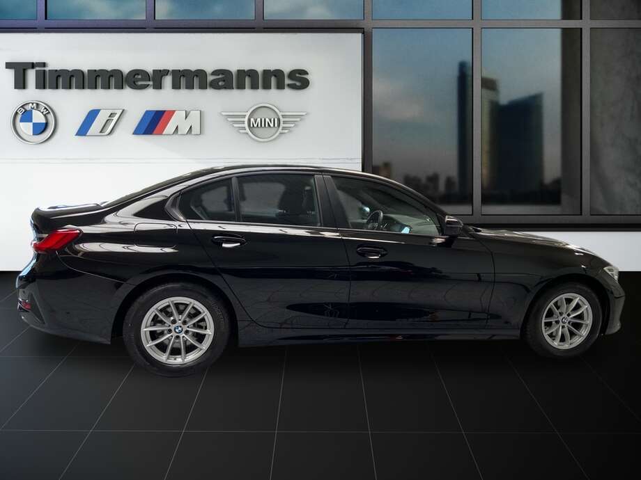 BMW 320d (Bild 6/17)