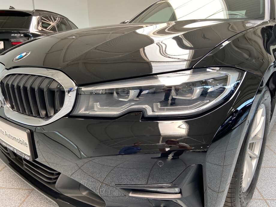 BMW 320d (Bild 8/17)