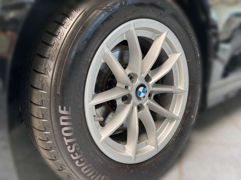 BMW 320d (Bild 9/17)
